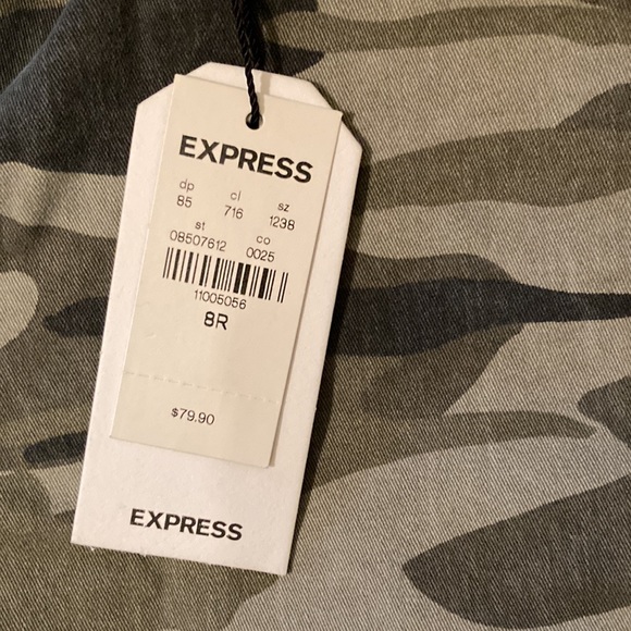 EXPRESS CAMO PANTS WITH STRETCH. SIZE 8R. ZIPPERS AT ANKLES. NWT - Picture 3 of 10